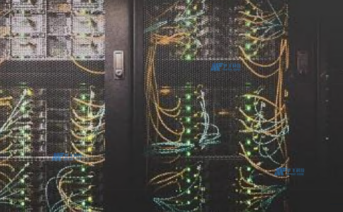 探讨如何选择和配置服务器的操作系统,以及不同版本对性能的影响