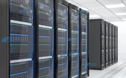 探讨如何选择和配置服务器的操作系统,以及不同版本对性能的影响