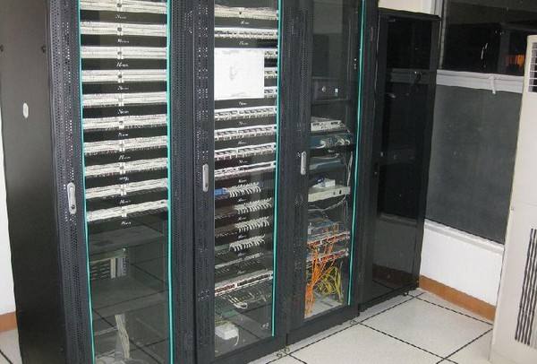 服务器机柜哪个牌子好，如何选择？